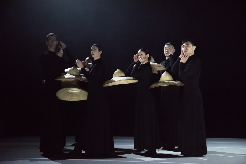 丞舞製作團隊「B.plan 知名國際編舞家與《浮花》巡演推廣」活動紀錄：2019年，西班牙編舞家Marcos Morau 為 B.DANCE客席編舞，跨國合作演出《Millennials》